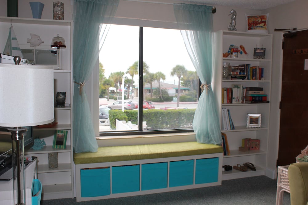 Cozy Family-Friendly Poolside Condo with Gorgeous Ocean-Front View - Sleeps 8