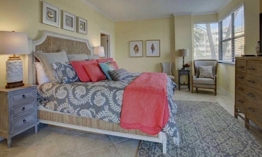 Spectacular Waterfront Panoramic Views of Intercostal 3Bed 2 Bath