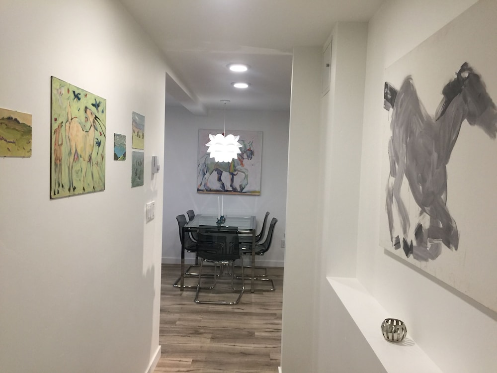 Newly Restored 2Bedrm, CoolCarbCrib, InTown Convenience, Fenced Yd