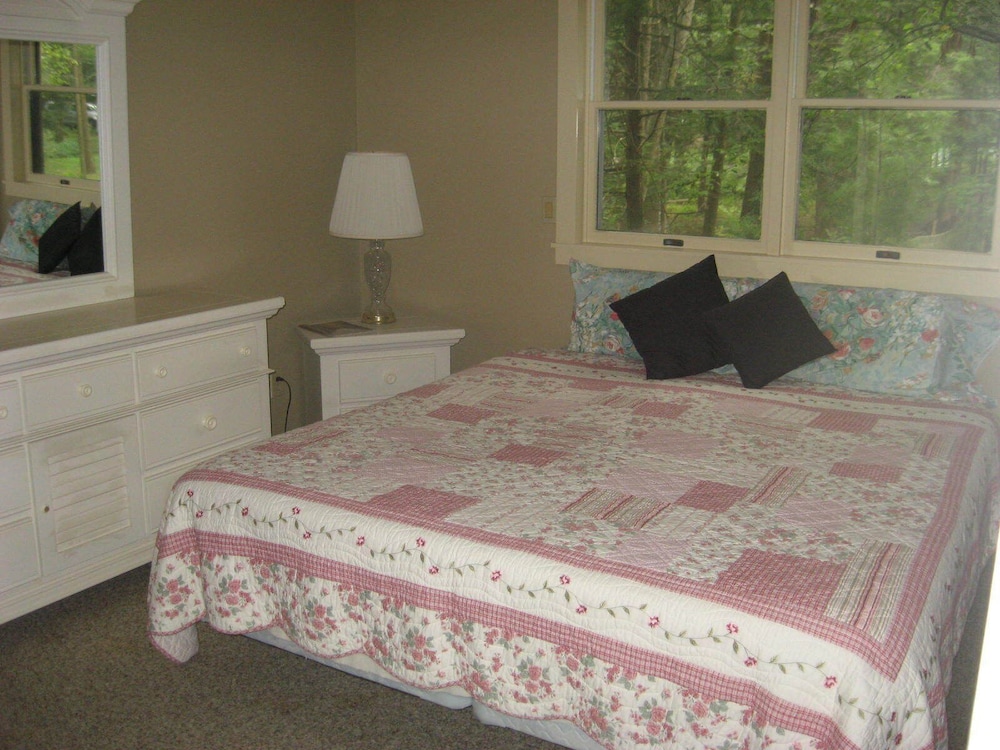 Secluded Lake St. Catherine Lakefront 2 Homes for a perfect Family