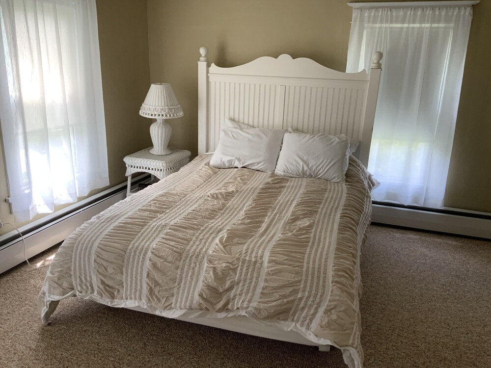 Newly renovated farmhouse with a view of Elk Mountain Pleasant Mount