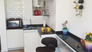 Microwave, coffee/tea maker, cookware/dishes/utensils