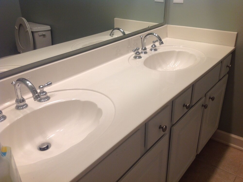 Surfside Beach 5 BR/4 BA - Steps to Beach, great for Families!