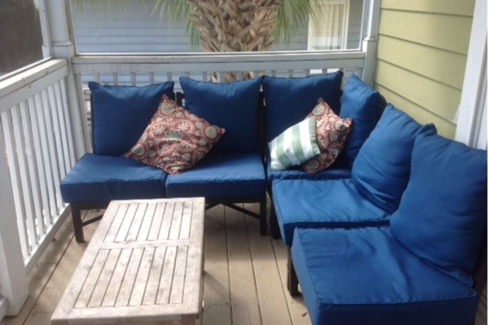 Surfside Beach 5 BR/4 BA - Steps to Beach, great for Families!