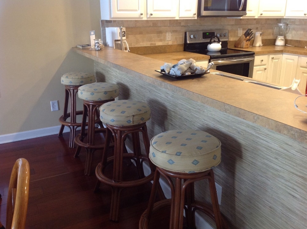 Surfside Beach 5 BR/4 BA - Steps to Beach, great for Families!