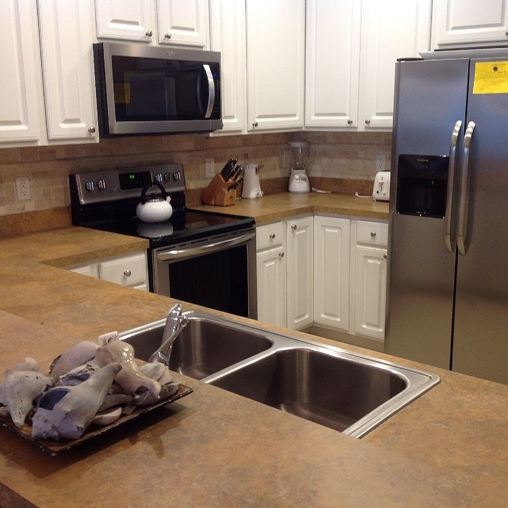 Surfside Beach 5 BR/4 BA - Steps to Beach, great for Families!