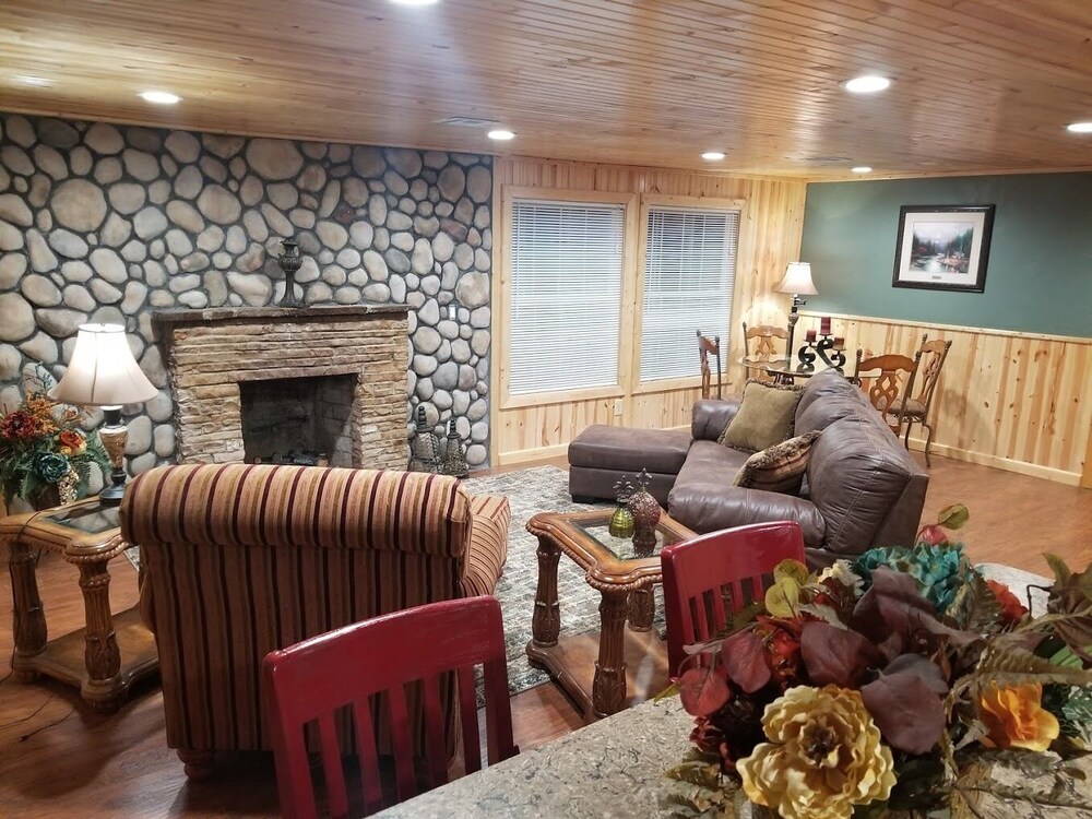 Beautiful Cabin with Tenkiller Lake View, Cookson Room Prices