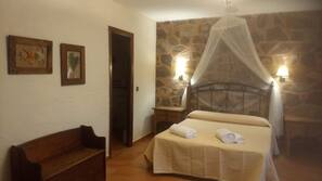Decoración individual, escritorio, espacio para trabajar con un portátil