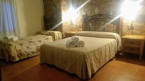 Decoración individual, escritorio, espacio para trabajar con un portátil