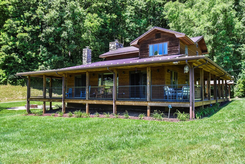 Appalachian Farmhouse- A Real 200 Year Old Farm House with Modern Amenities