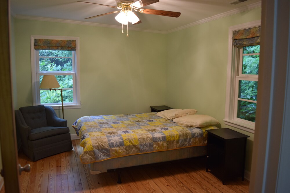 Relaxing Mountain Retreat! Comfortable, Spacious Montreat Home