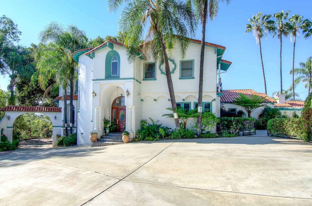 VILLA ESCONDIDO stunning one of a kind luxury suite with views and a