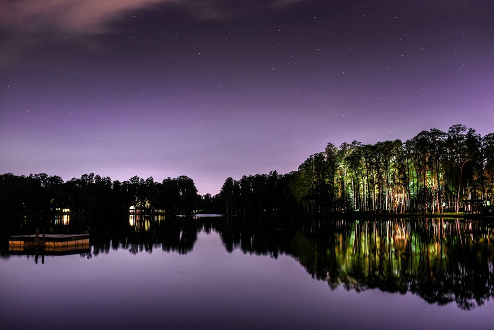 Cozy Lake House Suite at Little Cypress Guests Suites