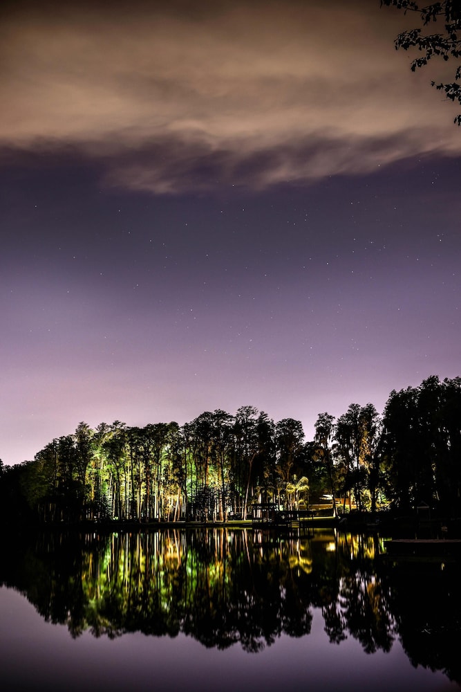 Cozy Lake House Suite at Little Cypress Guests Suites