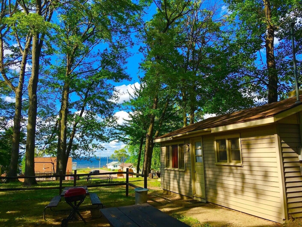 Houghton Lake Cabin on Family Friendly Resort, Grayling Room Prices