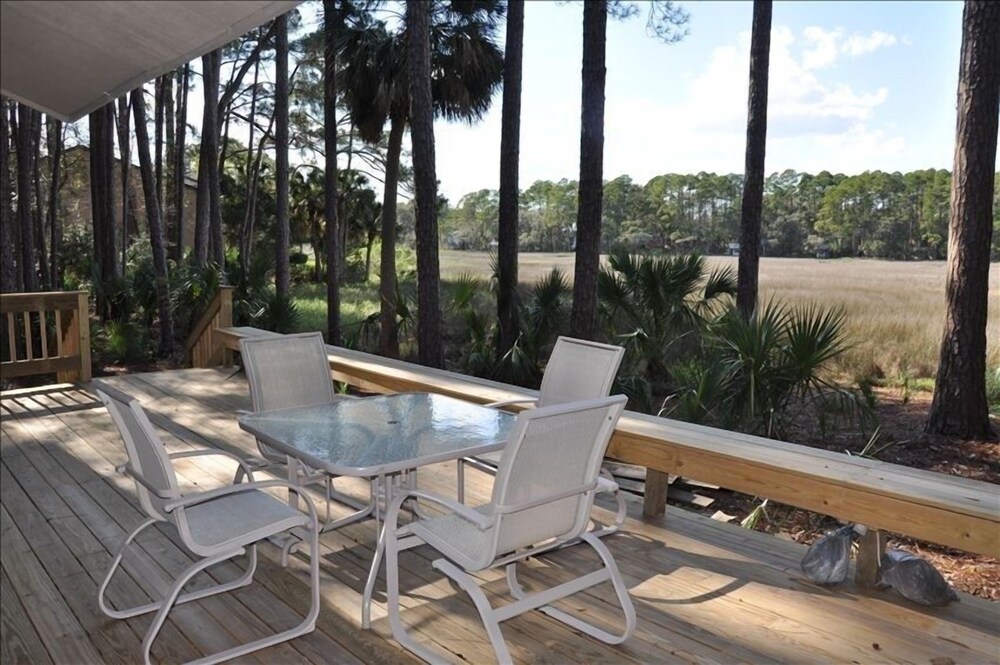 Charming Harbour Town Home - Walk to Harbor, Pool (Free), Golf, 2 King/2 Queen