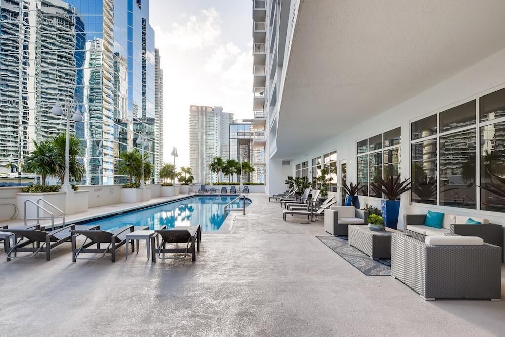 Huge 1  Bedroom 2 king beds Brickell