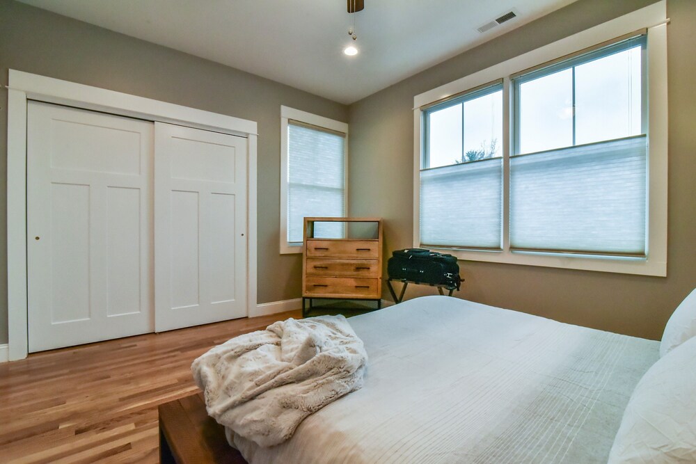 Spacious, new home minutes from downtown Asheville