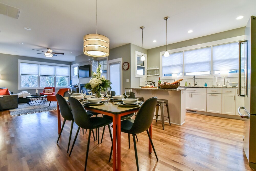 Spacious, new home minutes from downtown Asheville