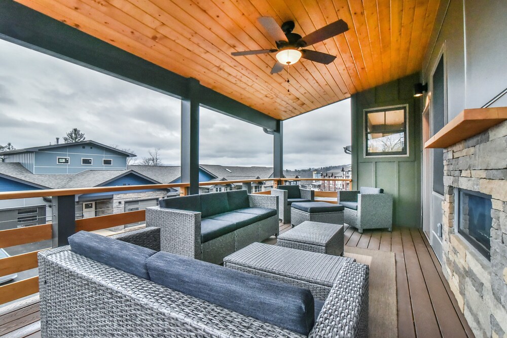 Spacious, new home minutes from downtown Asheville