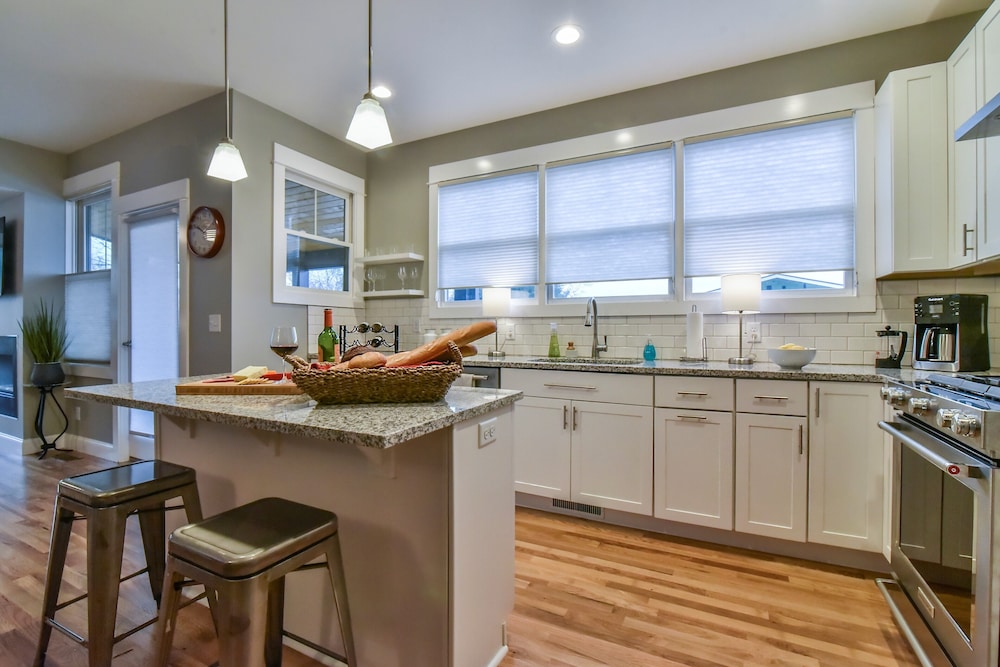 Spacious, new home minutes from downtown Asheville