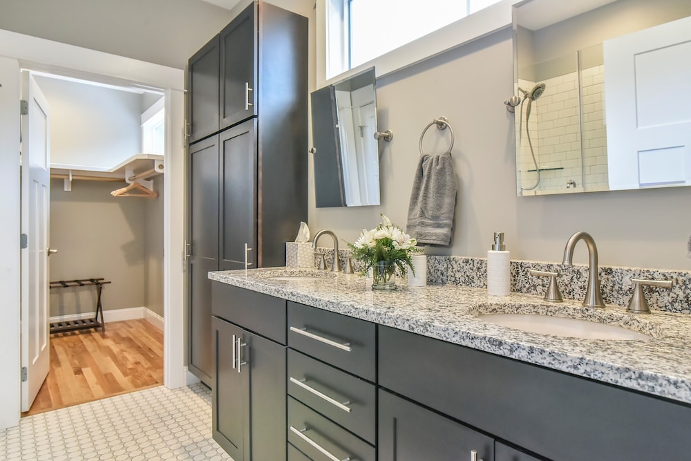 Spacious, new home minutes from downtown Asheville