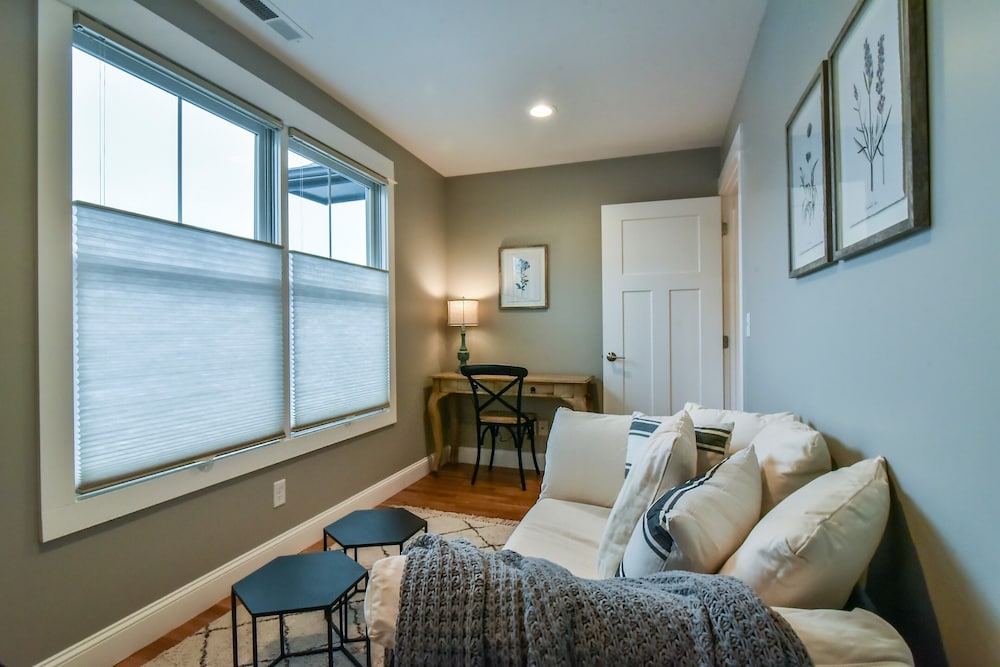 Spacious, new home minutes from downtown Asheville