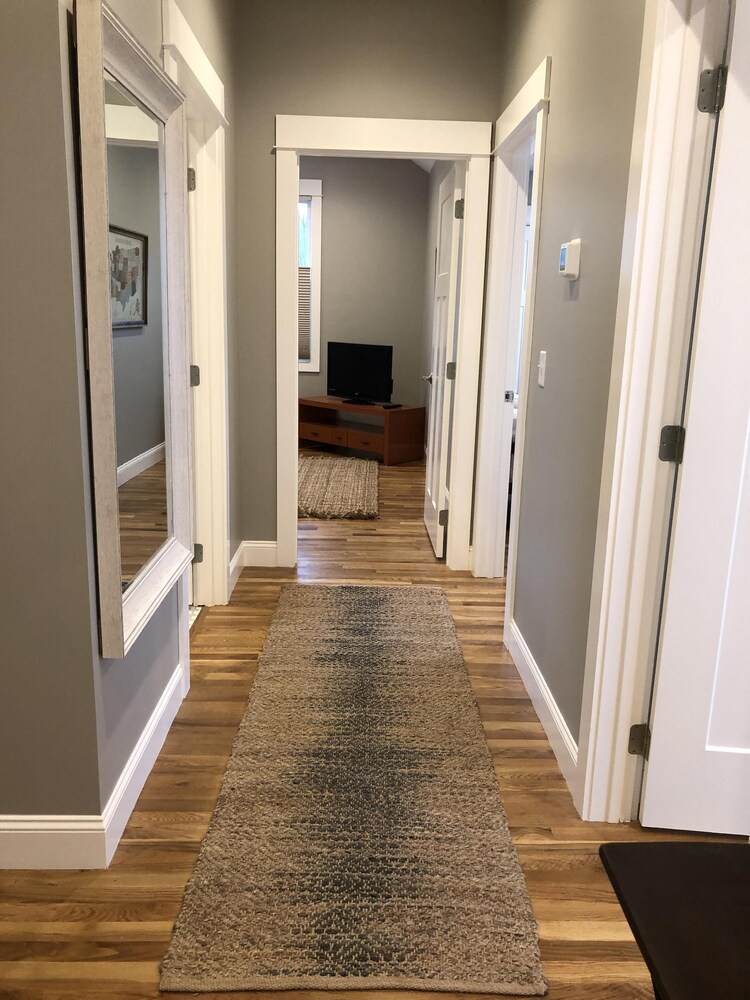 Spacious, new home minutes from downtown Asheville