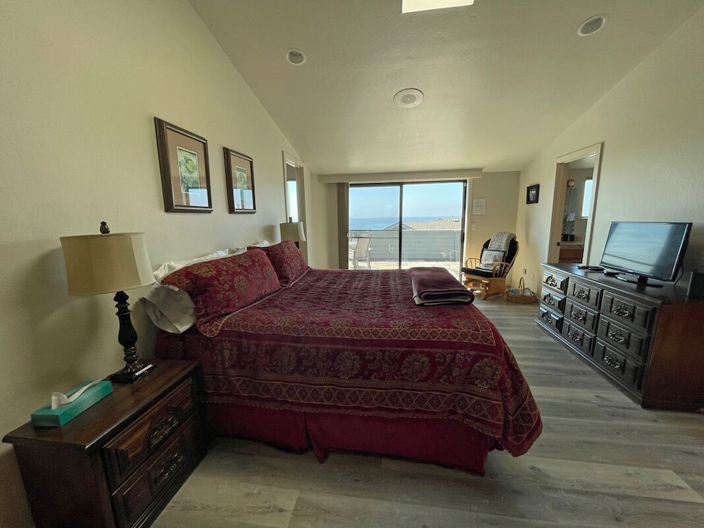 Views!!! New Hot Tub; Across from Beach Path; 2Master Suites; Open layout Bodega Bay Vrbo