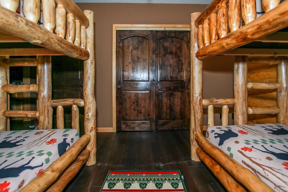 Log Home Retreat Modern 3 Br Central Pool Table Big Bear Lake