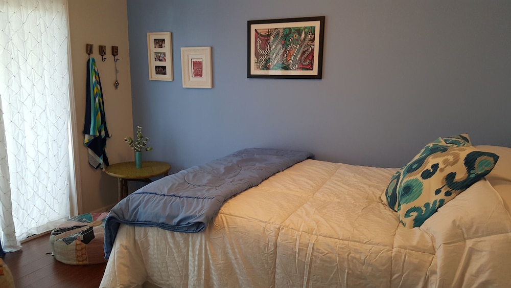 Lake of the Ozarks. Location!!! Next Door to 'Coconuts' resort