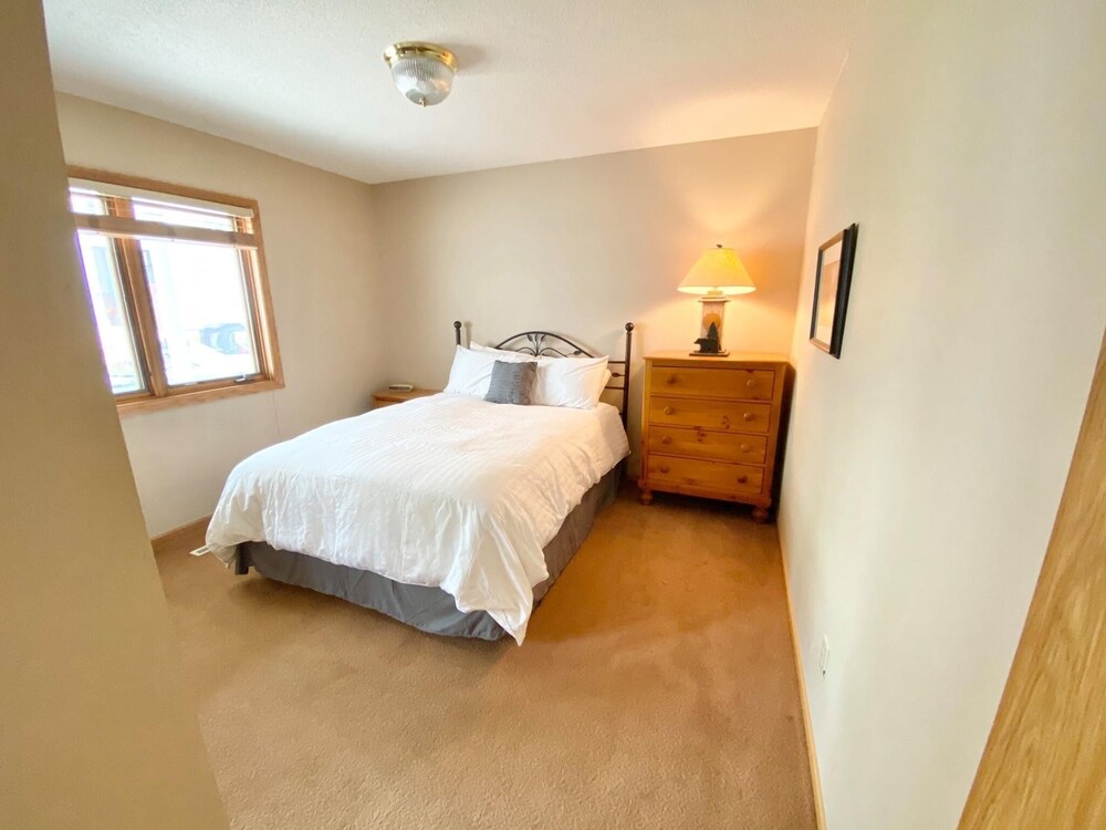 Izaty's Lake House Townhomes 413 on Lake Mille Lacs at Izaty's Resort