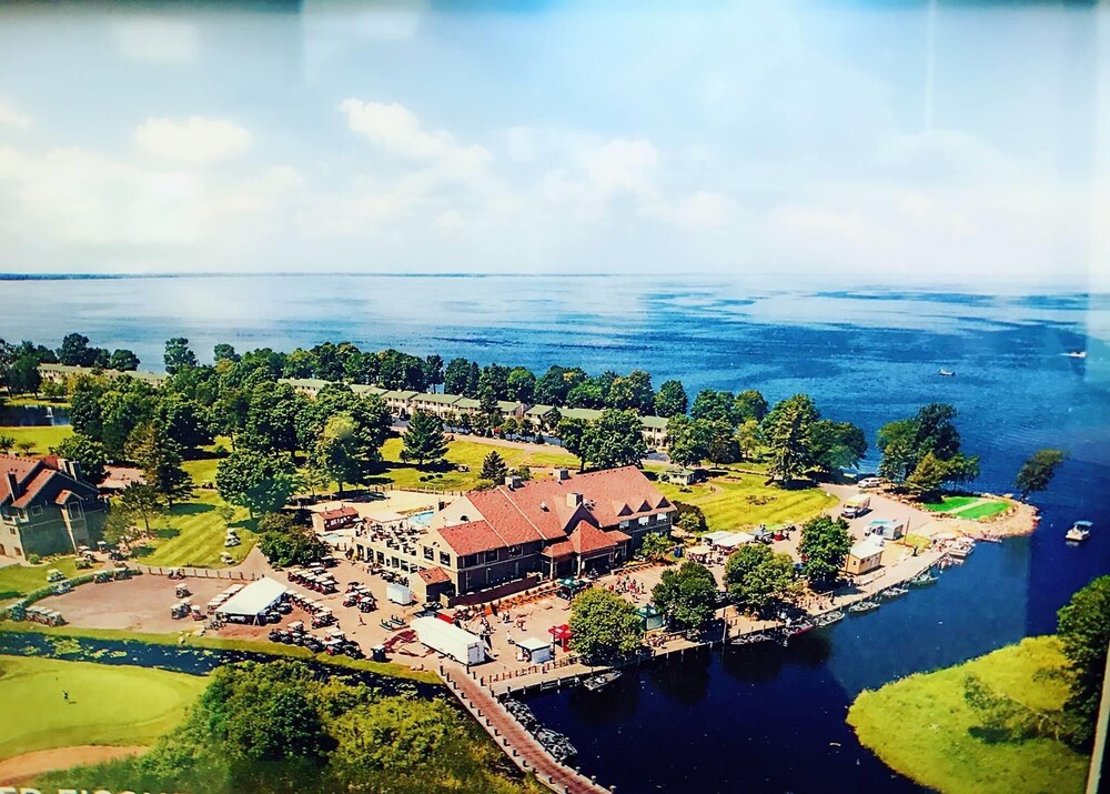 Izaty's Lake House Townhomes 413 on Lake Mille Lacs at Izaty's Resort