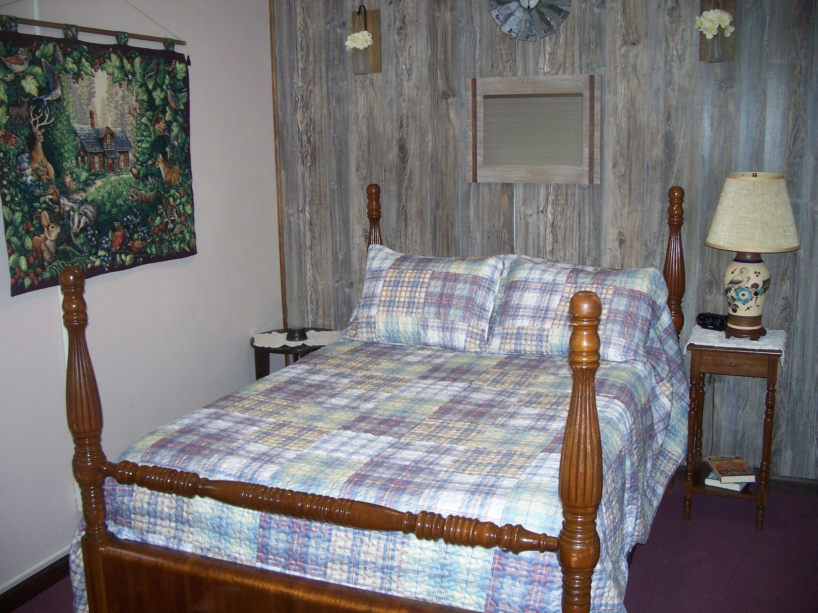 Sleepy Oaks Cottage on Potts Creek, (Stay 6 nights 7th Free) in Covington, United States