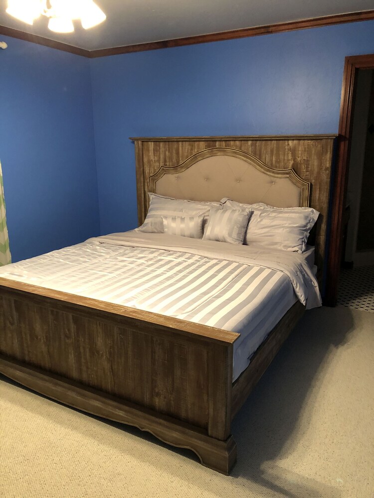 Spacious home near I-35 in Edmond