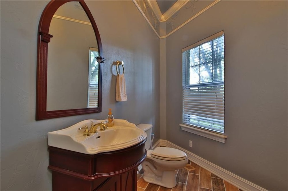 Spacious home near I-35 in Edmond