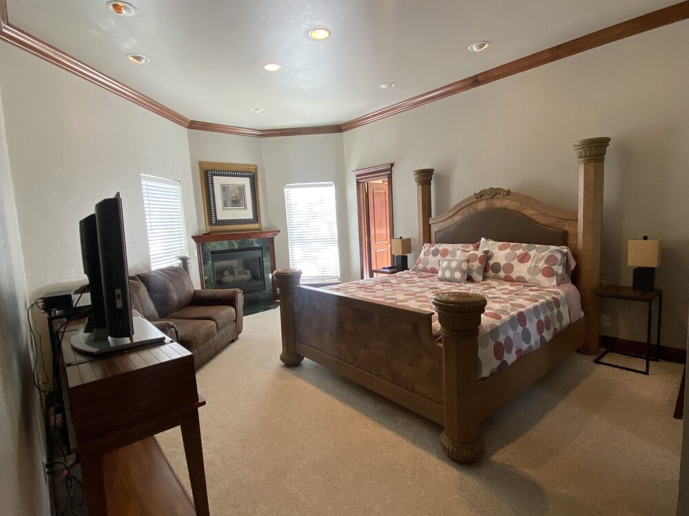 Spacious home near I-35 in Edmond