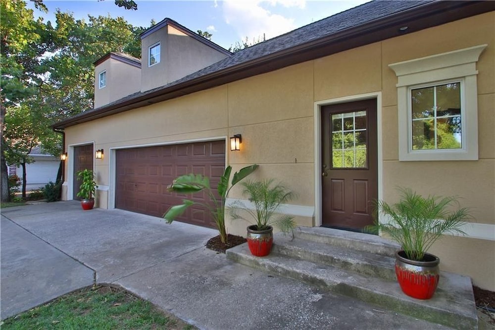 Spacious home near I-35 in Edmond