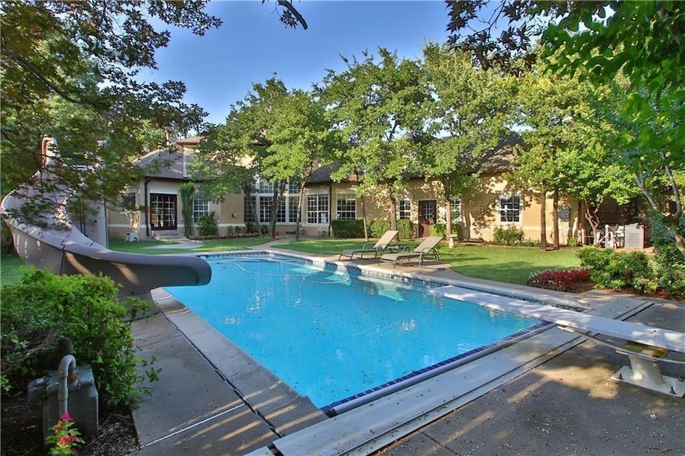 Spacious home near I-35 in Edmond