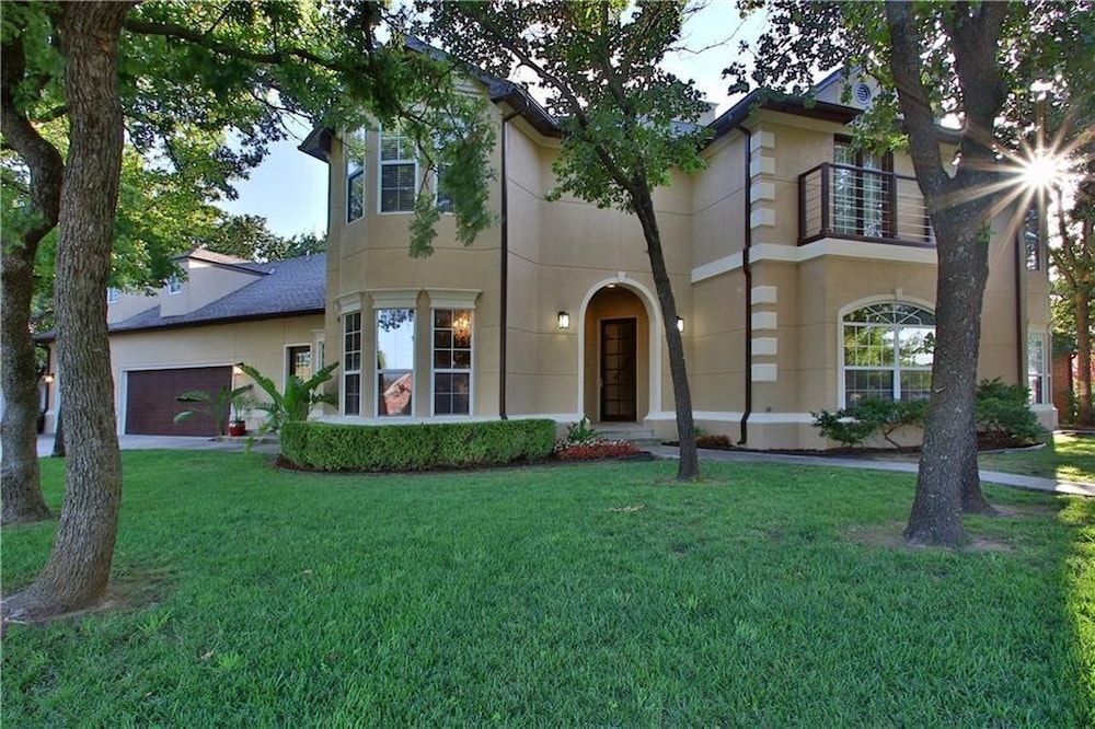 Spacious home near I-35 in Edmond