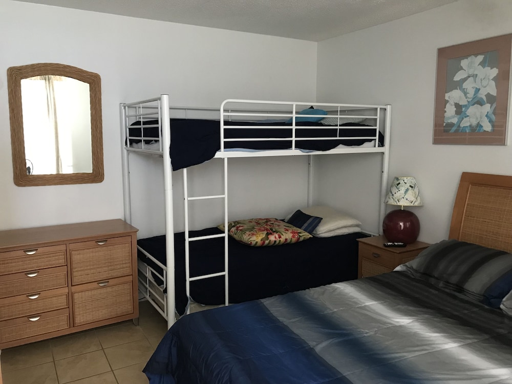 GREAT OCEAN & POOL VIEW, 2 BR/2 BATH CONDO, ST. REGIS RESORT, N. TOPSAIL BEACH,N North Topsail