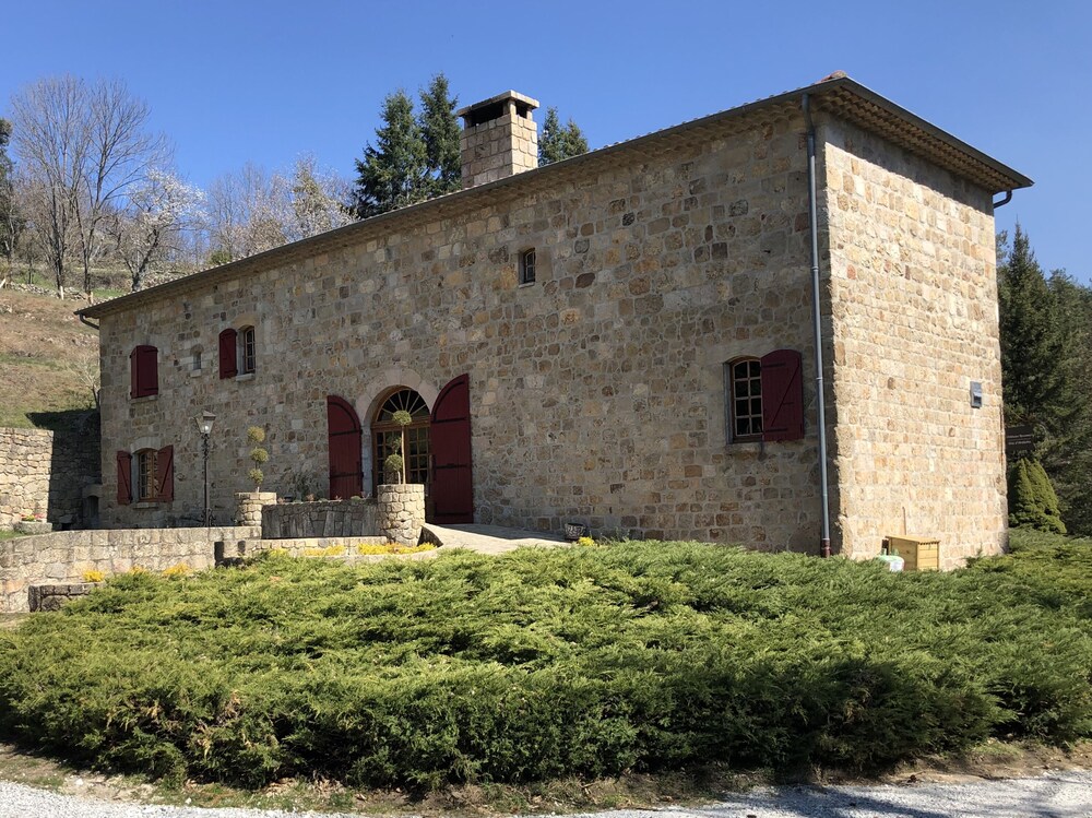 Character stone house in a park of 5 Ha offering 15 beds and more