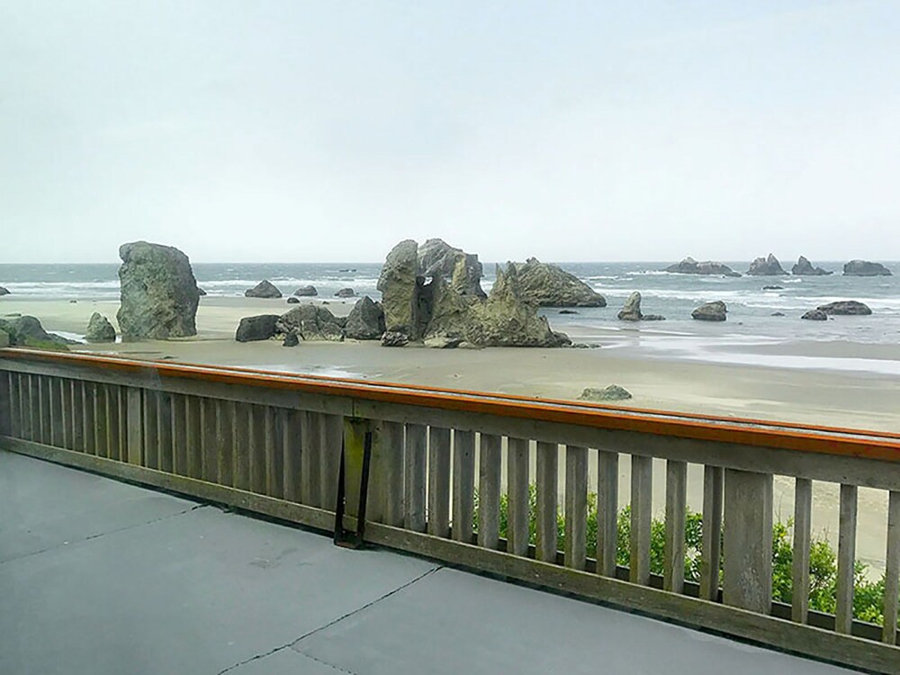 Old Rustic Beach Cabin: private deck overlooking Face Rock Beach.