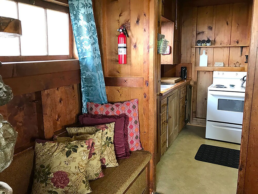 Old Rustic Beach Cabin: private deck overlooking Face Rock Beach.