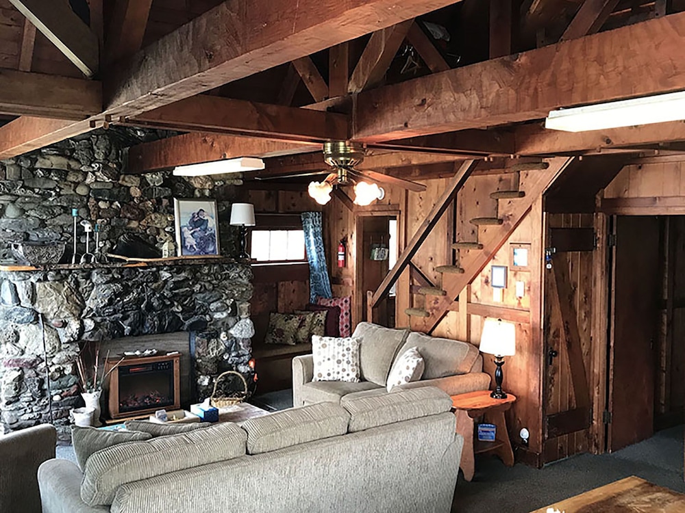 Old Rustic Beach Cabin: private deck overlooking Face Rock Beach.