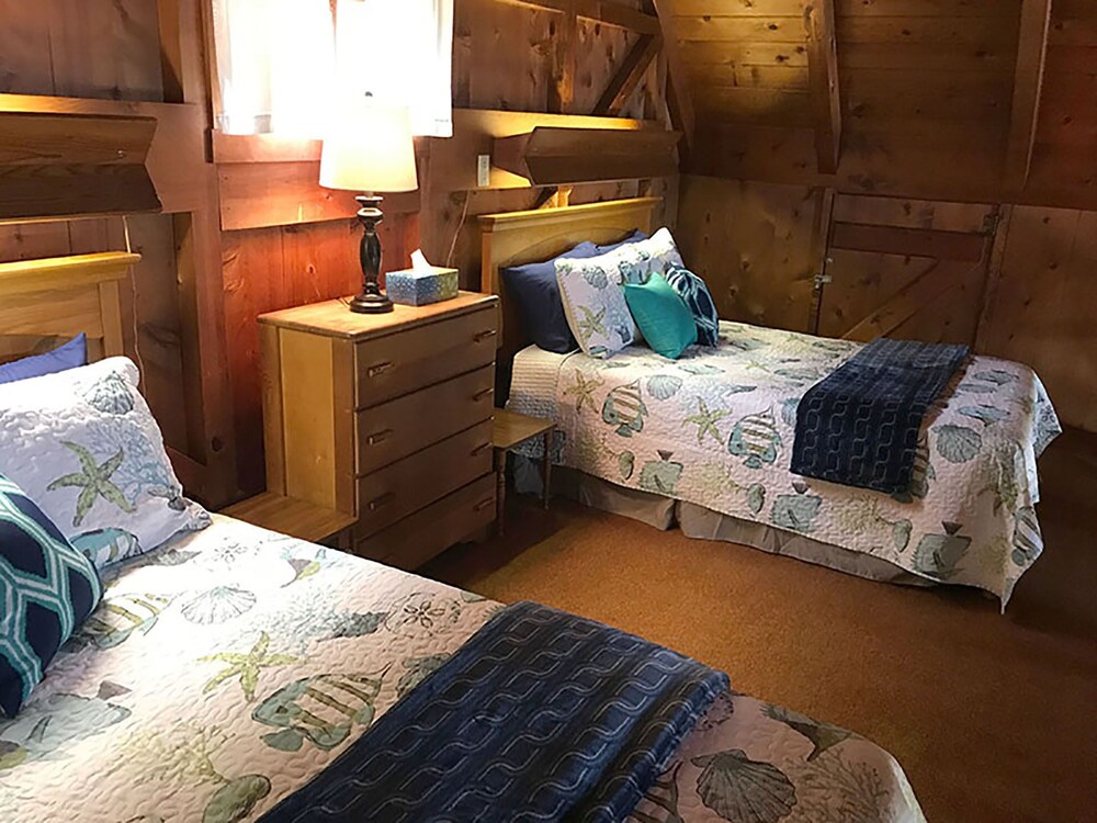 Old Rustic Beach Cabin: private deck overlooking Face Rock Beach.