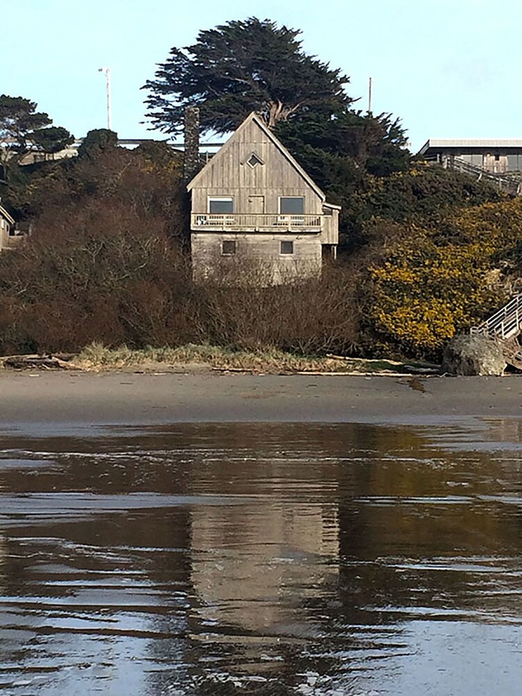 Old Rustic Beach Cabin: private deck overlooking Face Rock Beach.