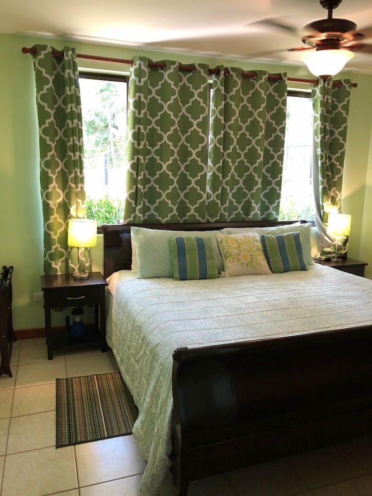 Beautiful Condo Steps from Ocotal Beach!! Military Veterans Discount