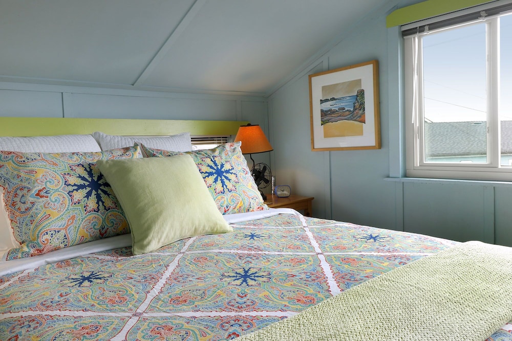 Romantic, Dramatic Views! Full calendar