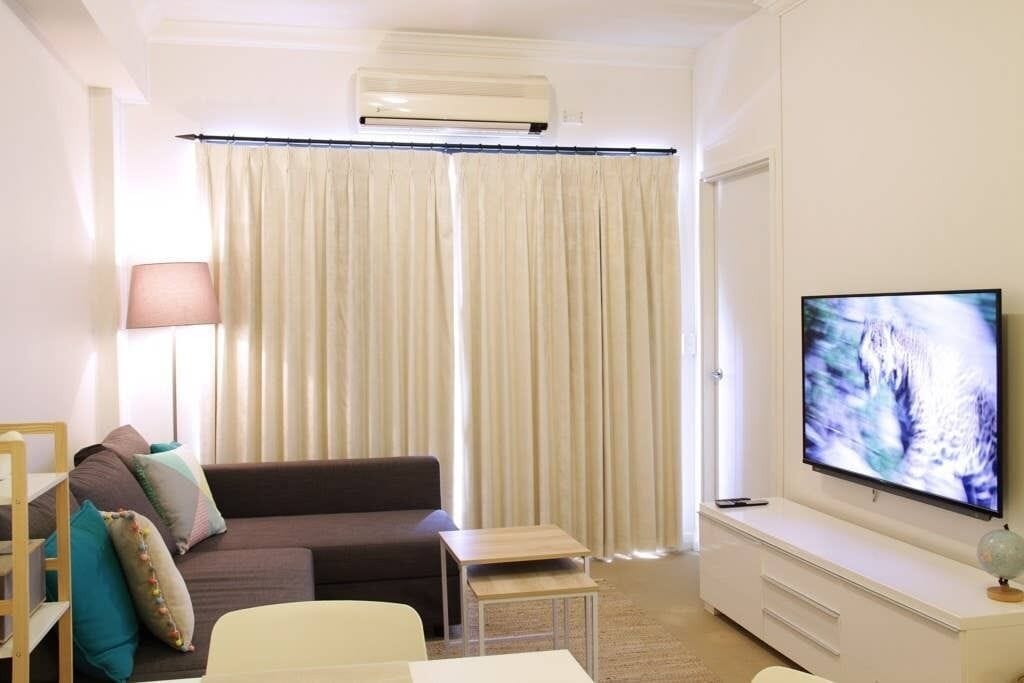 Central 2 Bedroom With Full Kitchen and Laundry - no Parking